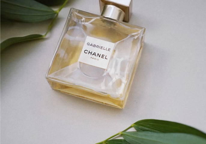 A floral, solar and voluptuous interpretation composed by Olivier
          Polge, Perfumer-Creator for the House of CHANEL.